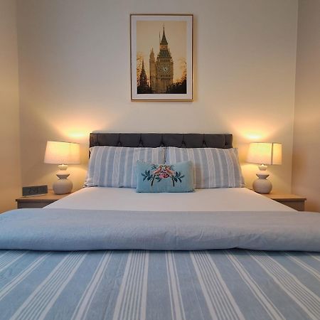 Cozy Bedroom In Lucan, Dublin Exterior photo