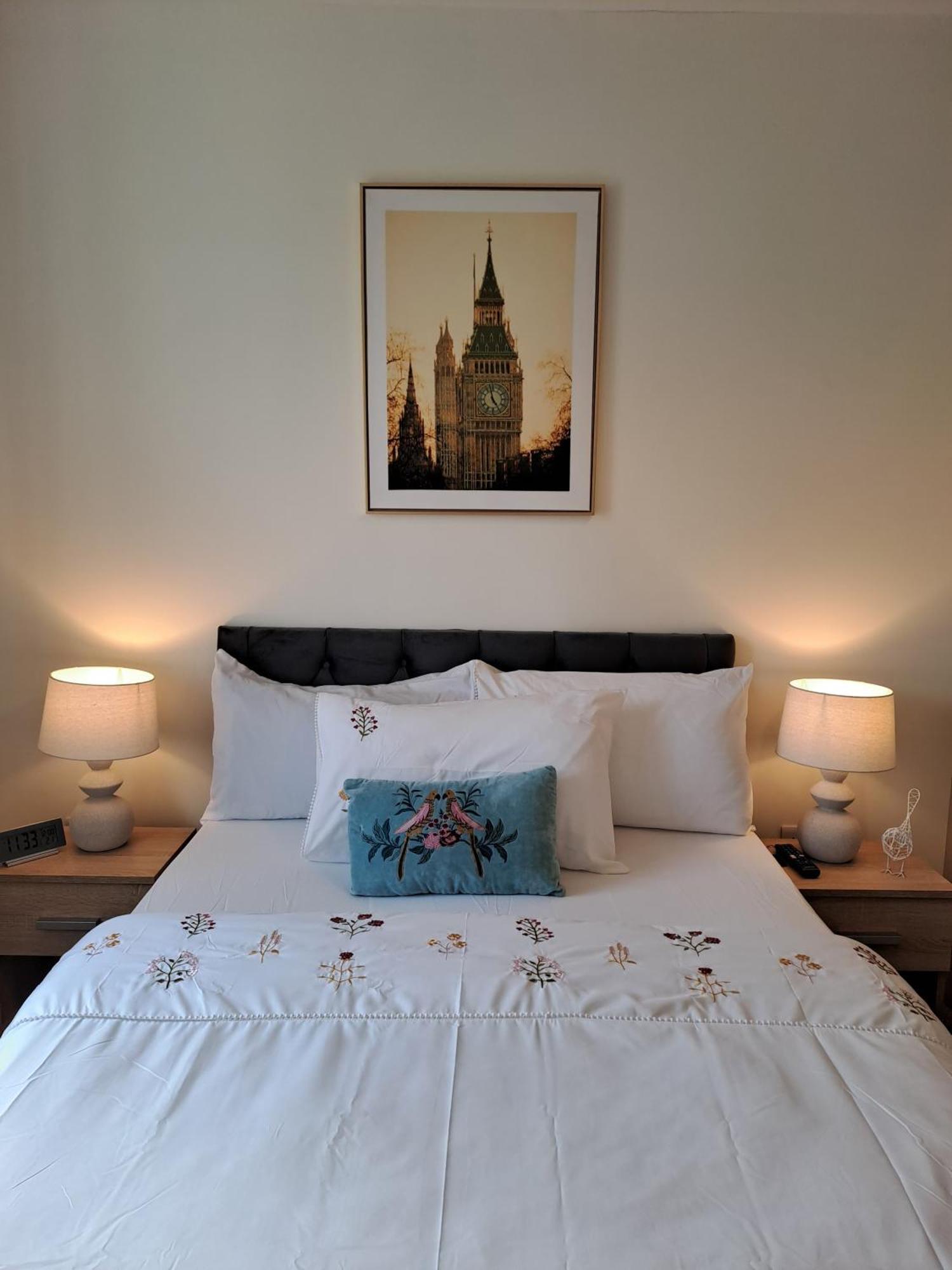 Cozy Bedroom In Lucan, Dublin Exterior photo