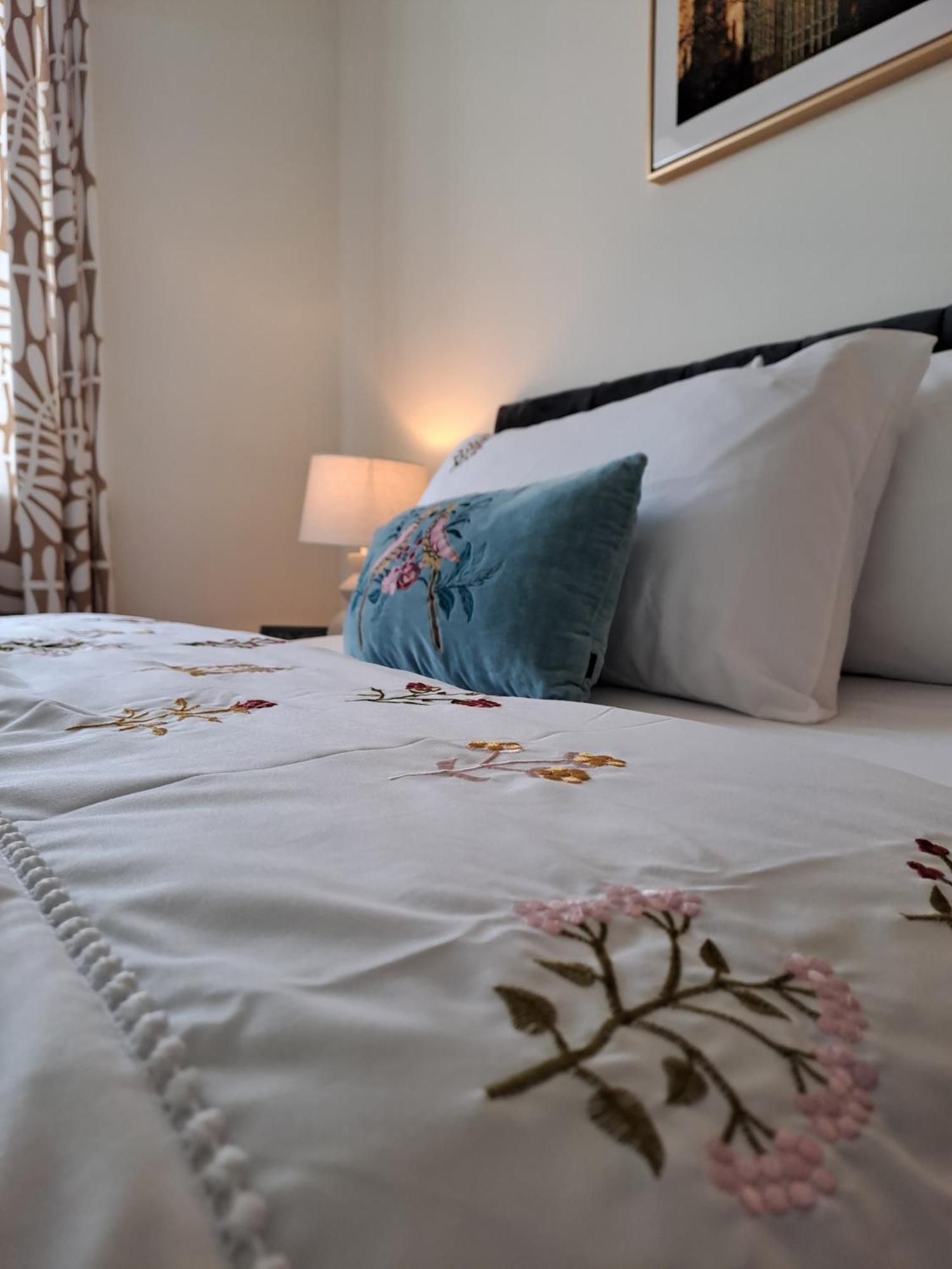 Cozy Bedroom In Lucan, Dublin Exterior photo